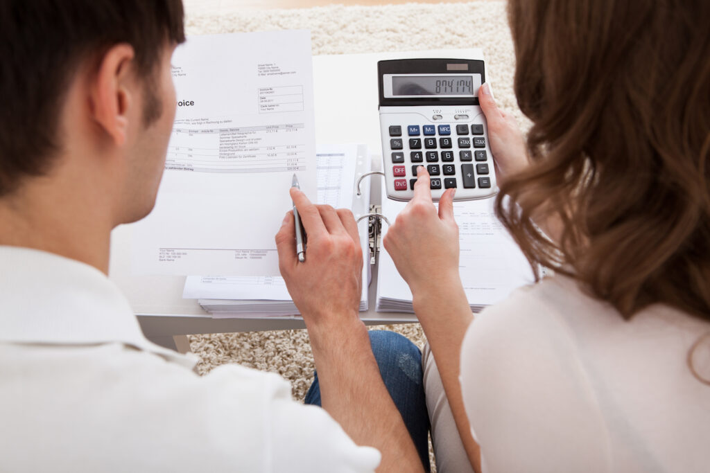 Cómo pagar menos impuestos y recibir más: Deducciones y créditos que pueden ayudarle